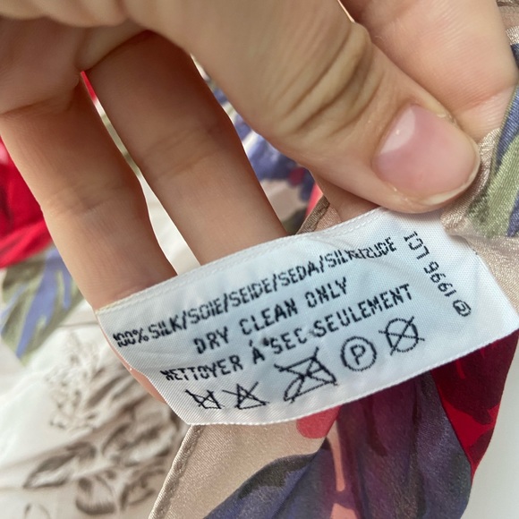 (3/$40) Vintage Liz Claiborne Silk Scarf - Picture 4 of 8